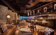 Bar, Cafe and Lounge 6 Moxy Shanghai Xuhui