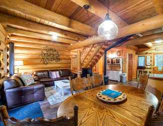 Lobby 2 10SL - Real Log Cabin - WiFi - SLEEPS-8