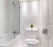 Toilet Kamar 7 The Liverpool Street Collection