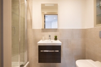 In-room Bathroom The Kingston upon Thames furnish