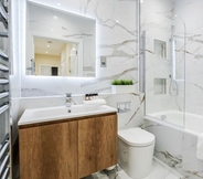 Toilet Kamar 7 Roomspace Apartments - Lockwood House