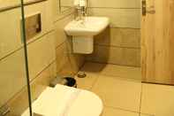 Toilet Kamar Hotel Reva Regency