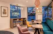 Quầy bar, cafe và phòng lounge 4 Hampton by Hilton Bath City