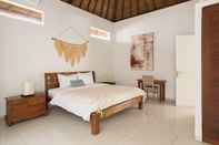 Bilik Tidur Villa Shree Canggu by Azure