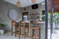 Bar, Kafe, dan Lounge New Modern 2BR Villa by Azure