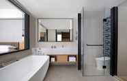 In-room Bathroom 6 Fairfield by Marriott Shenzhen Shenshan Special Cooperation Zone