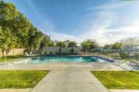 Swimming Pool The Landmark Apartments