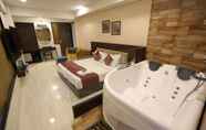 Phòng ngủ 4 Hotel Privya Rooms and banquet Surat