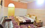 Kamar Tidur 3 The Rose Palace Hotel & Restaurant