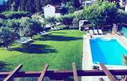 Swimming Pool 4 Villa Solo, Luxury Family App.in Nature Park