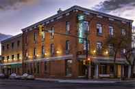 Bangunan The Baker Hotel