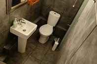 Toilet Kamar Camden Apartments