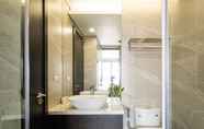 In-room Bathroom 6 iRest COSMOPOLIS Vinh Yen