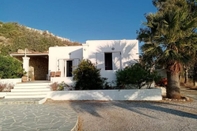 Bên ngoài Tranquil Villa With Sea View in Ammopi Karpathos