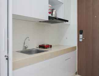 Kamar Tidur 2 Scenic Studio Apartment at B Residence