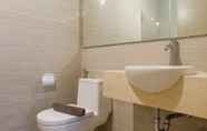 Toilet Kamar 5 Exquisite & Spacious 2BR Apartment at La Riz Supermall Mansion