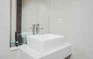 Toilet Kamar 3 Comfort Studio at Daan Mogot City Apartment