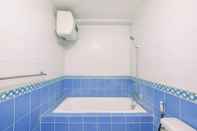 Toilet Kamar Spacious and Modern 3BR at Bona Vista Apartment