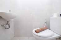 Toilet Kamar Best Choice Studio at Evenciio Apartment near UI