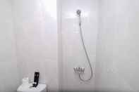 Toilet Kamar Pleasurable Studio at Evenciio Apartment near Campus Area