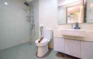 In-room Bathroom 2 Fancy and Fabulous 1BR at Pejaten Park Apartment