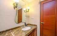 In-room Bathroom 6 Luxurious and Strategic 2BR at Kusuma Chandra Apartment