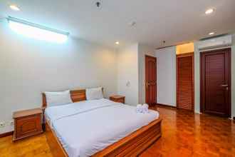 Bedroom 4 Luxurious and Strategic 2BR at Kusuma Chandra Apartment