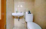 Toilet Kamar 6 Fully Furnished with Comfortable Design 2BR at Kebagusan City Apartment