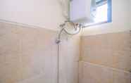 In-room Bathroom 5 Fully Furnished with Comfortable Design 2BR at Kebagusan City Apartment