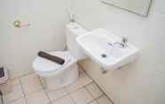 Toilet Kamar 7 Comfort and Good Deal Studio Apartment at M-Town Residence