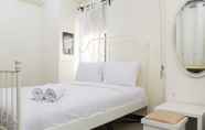 ห้องนอน 7 White and Nice 1BR at Bassura City Apartment