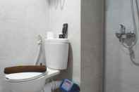 Toilet Kamar Delightful Luxurious Studio Room at Taman Melati Surabaya Apartment