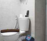 Toilet Kamar 2 Delightful Luxurious Studio Room at Taman Melati Surabaya Apartment