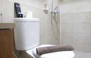 Toilet Kamar 2 Spacious 2BR at Grand Setiabudi