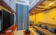 Ruang untuk Umum 3 Homey and Comfort Living Studio Room at Dave Apartment