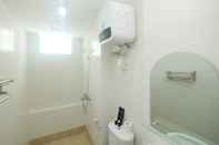 Toilet Kamar Best Choice and Comfy 3BR at Bassura City Apartment