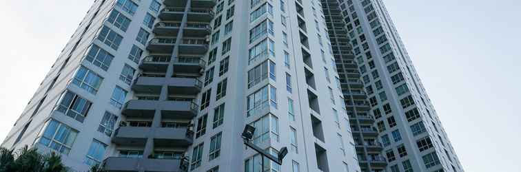 Bangunan Nice and Modern 1BR at Puri Casablanca Apartment