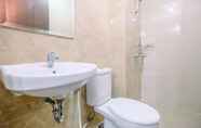 Toilet Kamar 2 Elegant and Comfy 3BR Transpark Cibubur Apartment