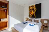 Bedroom Cocoon villas by Lofty