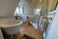 In-room Bathroom The Royal Retreat -elegant 7bdr With Garden