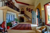 Lobby 5-star villa for rent in Moroccan-style