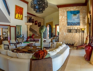 Lobby 2 5-star villa for rent in Moroccan-style