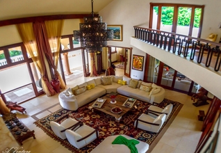 Lobby 4 5-star villa for rent in Moroccan-style