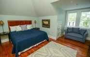 Bedroom 7 607 Bay Luxurious Guest Rooms