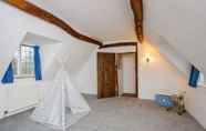 Bedroom 4 The Royal Retreat -elegant 7bdr With Garden