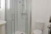 In-room Bathroom Stylish 3-bed Cottage Located in the Cairngorms