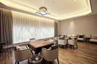 Bar, Cafe and Lounge Howard Johnson by Wyndham Tianxiaqiguan Hotel Xingwen