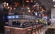 Bar, Kafe dan Lounge 2 Moxy Athens City