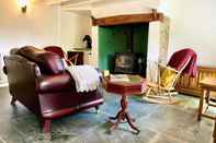 Lobby Charming Cottage for 5 Near Dartmoor, Beach, Pub