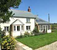 Exterior 2 Charming Cottage for 5 Near Dartmoor, Beach, Pub